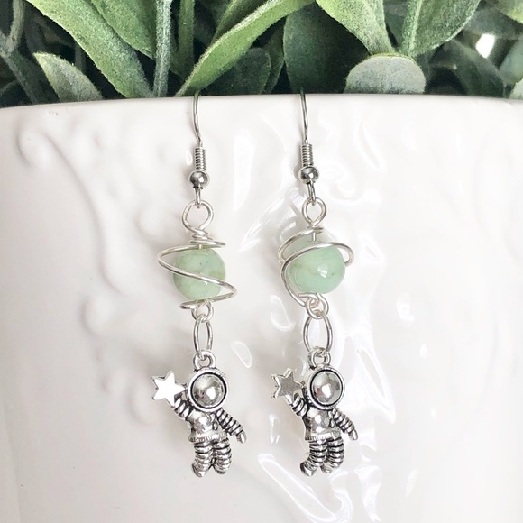 New Hand Wrapped Wire Silver Mint Green Planet Astronaut Star Space Earrings - Picture 14 of 14